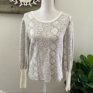 Express gray cream snake print sweater long sleeve size‎ Large